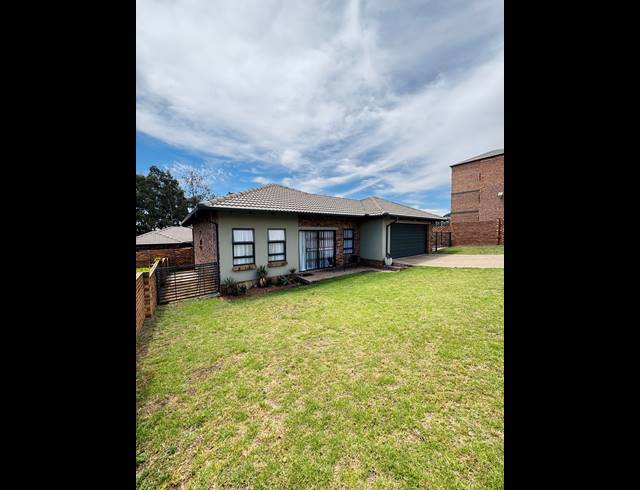 3 BEDROOM TOWNHOUSE FOR SALE IN WITBANK EXT 10